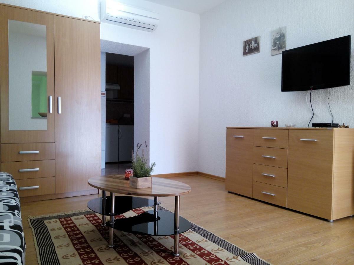 Apartments Villa Elda Peroj Bagian luar foto
